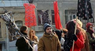 Участники акции в Грузии против насилия над женщинами. Фото 