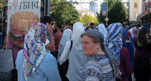 Жители Грозного. Фото Николая Петрова для "Кавказского узла"