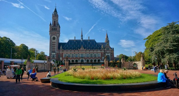 Дворец мира в Гааге, где находится резиденция Международного суда. Фото International Court of Justice;   https://ru.wikipedia.org/wiki/Международный_суд_ООН#/media/Файл:International_Court_of_Justice.jpg