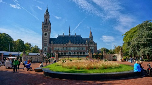Дворец мира в Гааге, где находится резиденция Международного суда. Фото International Court of Justice;   https://ru.wikipedia.org/wiki/Международный_суд_ООН#/media/Файл:International_Court_of_Justice.jpg