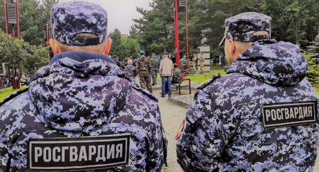 Бойцы Росгвардии. Фото: Елена Синеок, "Юга.ру"