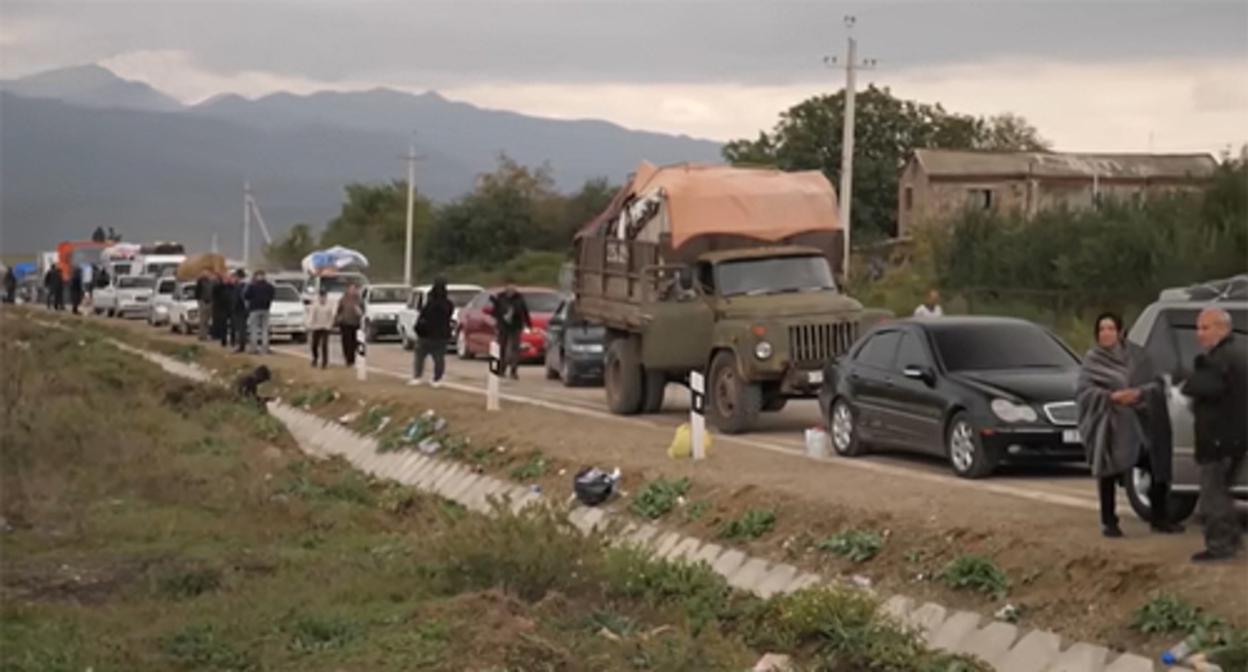 Армянское население покидает Нагорный Карабах. Стоп-кадр из видео https://www.youtube.com/watch?v=T9MvIHUyztQ