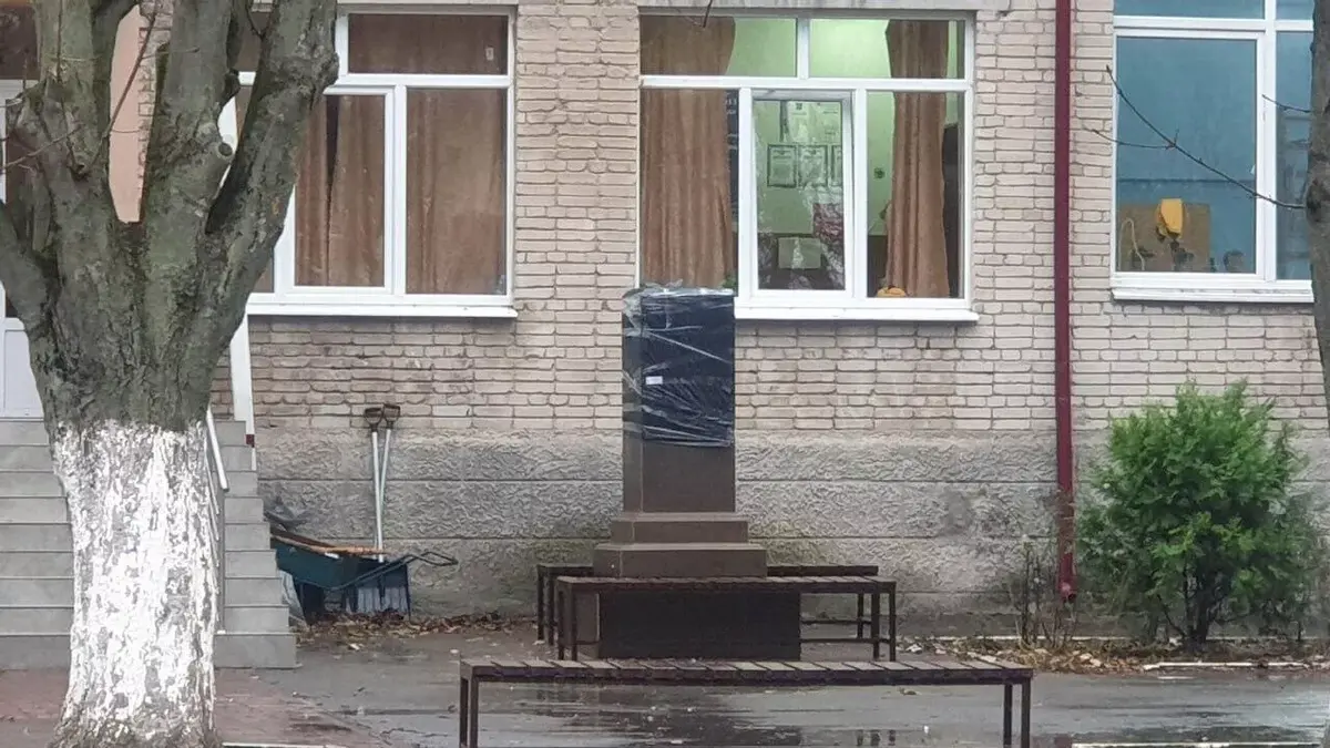 Демонтированный памятник барону Врангелю в Ростове-на-Дону. Фото: "Коммунистический мир"/Telegram