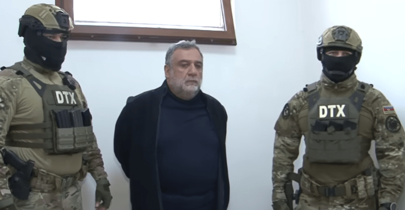 Рубен Варданян с азербайджанскими силовиками. Кадр видео Baku TV от 28.09.23, https://www.youtube.com/watch?v=jCumNjZ4FAw
