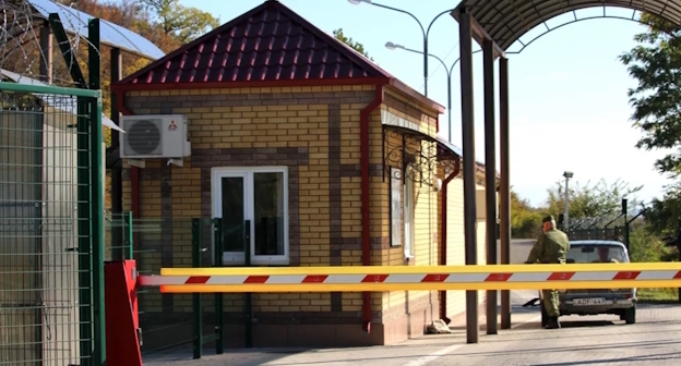 Пункт пропуска в Южной Осетии, фото: cominf.org
