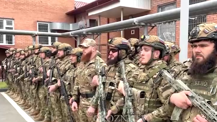 Отряд чеченских полицейских. Стоп-кадр видео из Instagram (деятельность компании Meta, которая владеет соцсетью, запрещена в России) ЧГТРК "Грозный" от 01.05.25, https://www.instagram.com/p/DJGjSgFxExO/