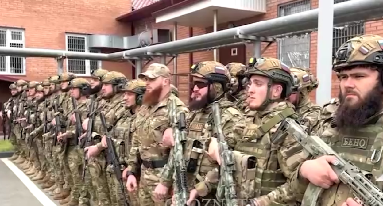Отряд чеченских полицейских. Стоп-кадр видео из Instagram (деятельность компании Meta, которая владеет соцсетью, запрещена в России) ЧГТРК "Грозный" от 01.05.25, https://www.instagram.com/p/DJGjSgFxExO/