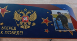 Именная парта в память о Максиме Новгородцеве. Скриншот фото из Telegram-канала Михаила Миненкова от 22.05.25, https://t.me/maMinenkov/35821?single.