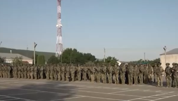 Бойцы 96-го полка Росгвардии. Стоп-кадр видео ЧГТРК "Грозный" от 31.05.25, https://www.instagram.com/p/DKVG27OxLS7/ (деятельность компании Meta, владеющей соцсетью, запрещена в России)