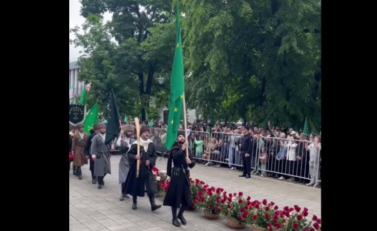 Участники шествия в Нальчике. Стоп-кадр видео https://t.me/zapravakbr/3361.