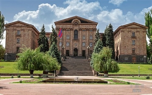 Здание парламента Армении. Фото с сайта парламента http://www.parliament.am/?lang=rus.