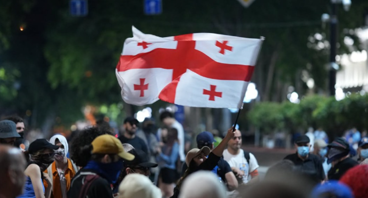 Акция протеста в Tбилиси. Скриншот фото Publika от 07.06.25,https://www.facebook.com/photo/?fbid=1466057761460436&set=a.715406393192247 (деятельность компании Meta, владеющей соцсетью, запрещена в России).