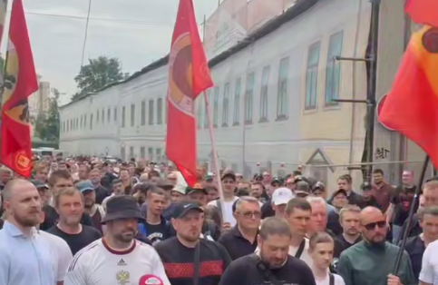 Обращение зачитано перед крестным ходом в Москве. Скриншот фото из Telegram-канала "Федерация" от 08.06.25, https://t.me/c/1407069800/45987