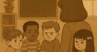 Воспитательница и группа детей. Иллюстрация создана "Кавказским узлом" с помощью ИИ в программе Copilot.