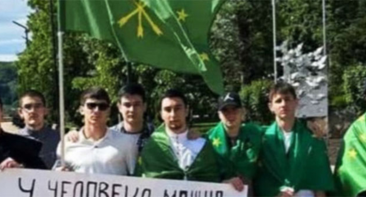 Участники шествия в Нальчике. 25 июня 2025 г. Фото: https://www.instagram.com/p/DJ_-77WNBN7/ принадлежит компании Meta деятельность которой запрещена в России