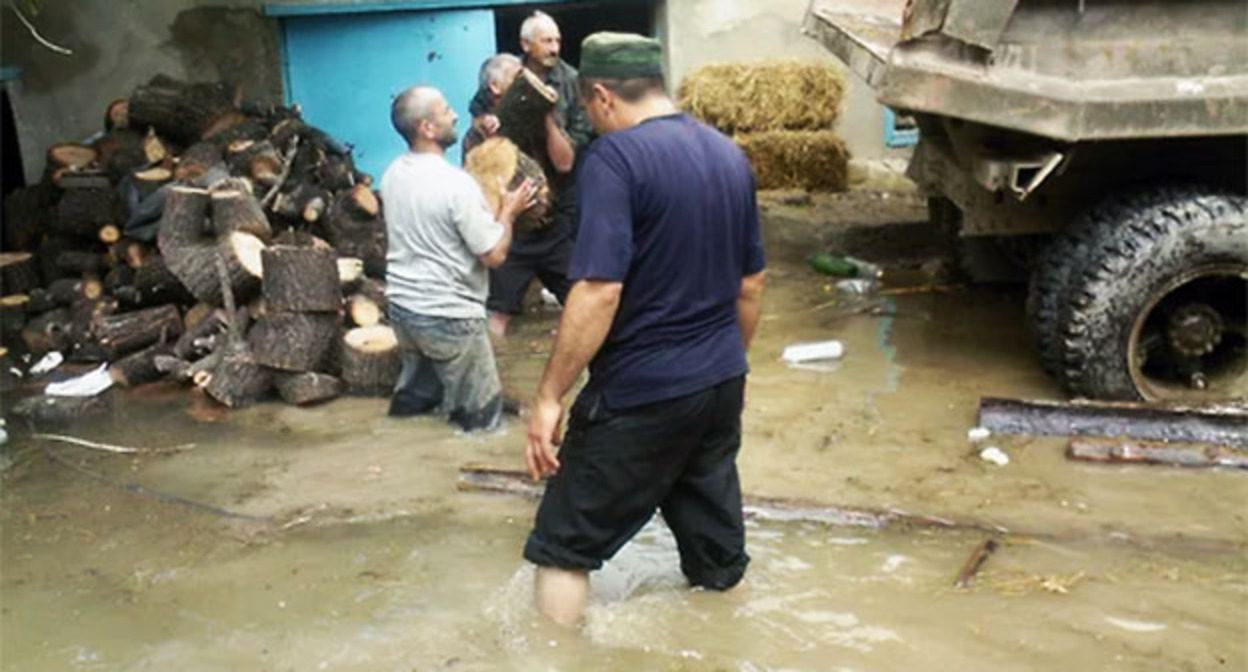 Последствия подъема уровня воды в водохранилище Ирганайской ГЭС, 2008 г. Фото: ПЦ "Мемориал"признан инагентом