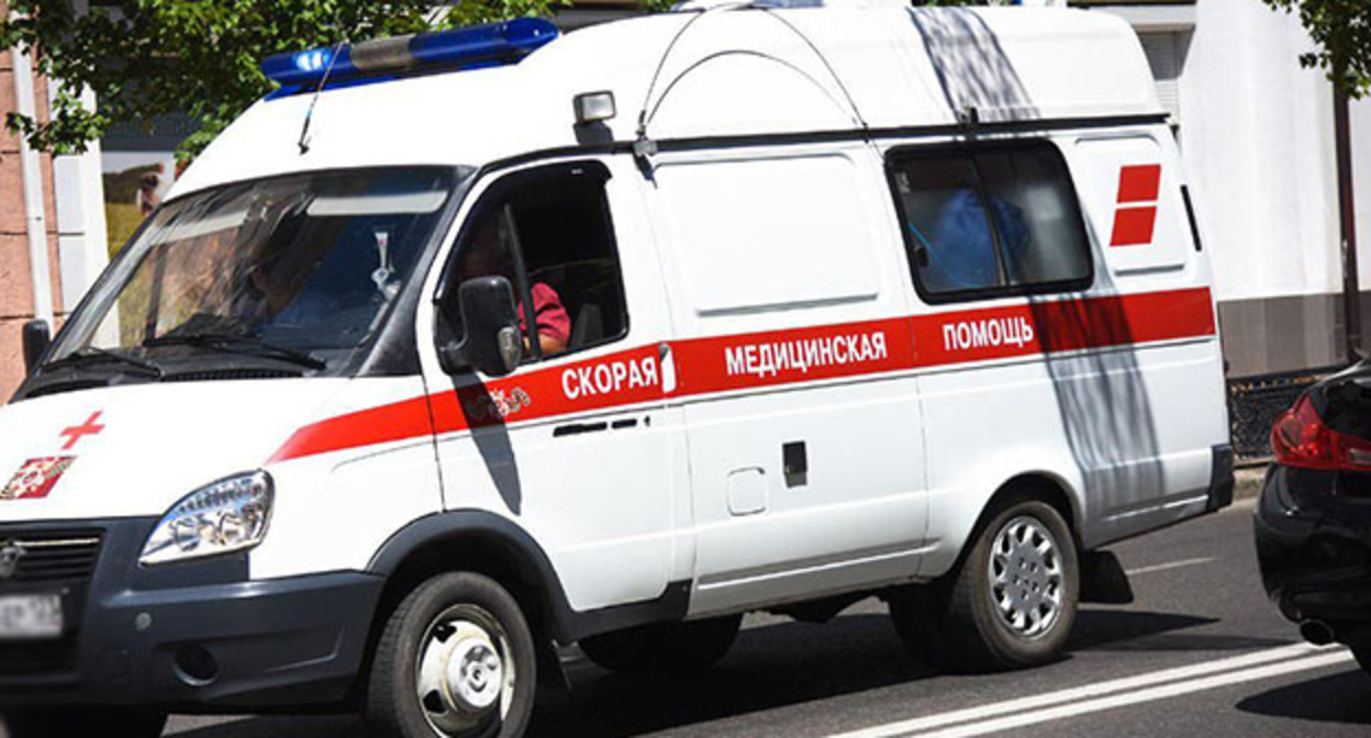Машина скорой помощи. Фото Елены Синеок, Юга.ру