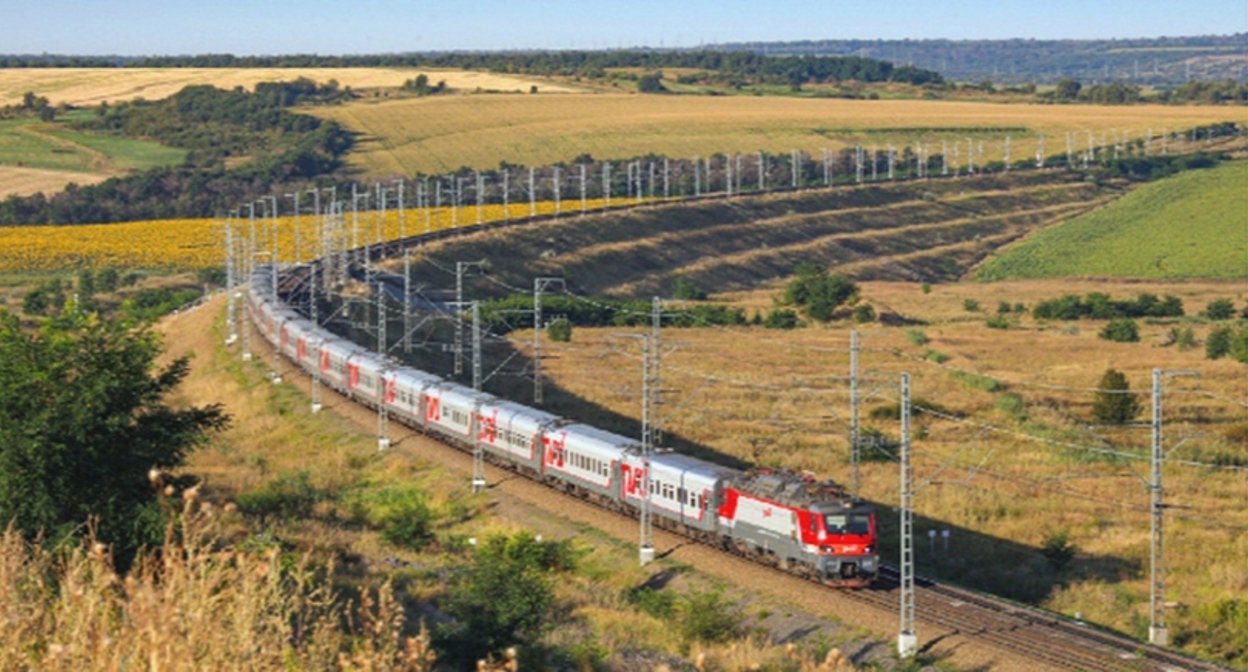 Пассажирский поезд. Фото: пресс-служба СКЖД https://skzd.rzd.ru/ru/5768