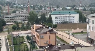Селевой поток повредил здание администрации в Тырныаузе, 31 июля 2025 года. Кадр предоставлен "Кавказскому узлу" местными жителями. 