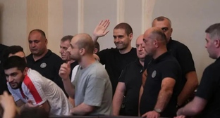 Обвиняемые в зале суда. Фото: "Интерпрессньюс" https://www.interpressnews.ge/ru/article/169923-sud-ne-udovletvoril-ni-odnogo-khodataistva-ob-izmenenii-mery-presecheniia-v-otnoshenii-andro-chichinadze-onise-tskhadadze-i-eshche-9-lits-i-ostavil-v-zakliuchenii-vsekh-obviniaemykh
