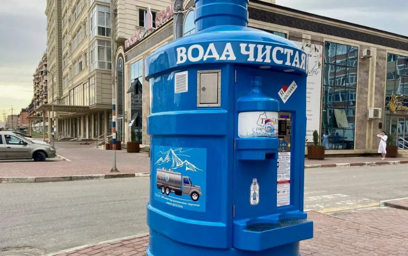 Власти Каспийска призвали горожан бесплатно набирать воду в автоматах. Скриншот фото https://md-gazeta.ru/news/136603

