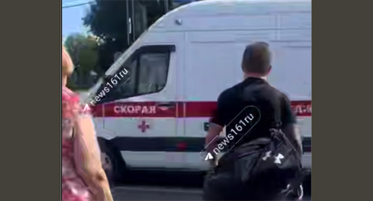 Машина скорой помощи на улицах Ростова-на-Дону. 14 августа 2025 г. Скриншот видео https://t.me/chp_rostov_don/12809
