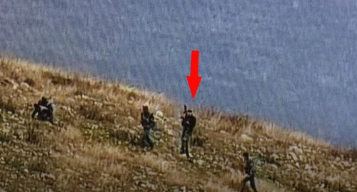 Кадр видео, снятого на юго-восточном направлении линии соприкосновения в Карабахе. В описании к кадрам отмечается, что боевики отличаются и экипировкой, и поведением от военнослужащих ВС Азербайджана. Кадр видео  NKR DEFENSE ARMY  https://www.youtube.com/watch?v=A7E1RSmHPmo&feature=emb_logo