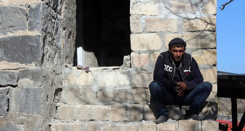 Житель одного из районов Нагорного Карабаха, переходящего под контроль Азербайджана. 16 ноября 2020 года.  Фото Армине Мартиросян для "Кавказского узла".